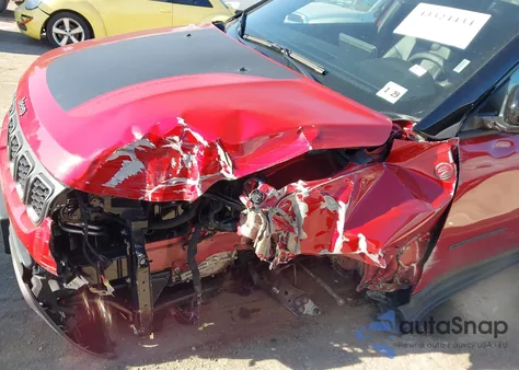 2025 Jeep Compass Trailhawk 4X4 from USA, damaged, VIN 3C4NJDDN3ST569995